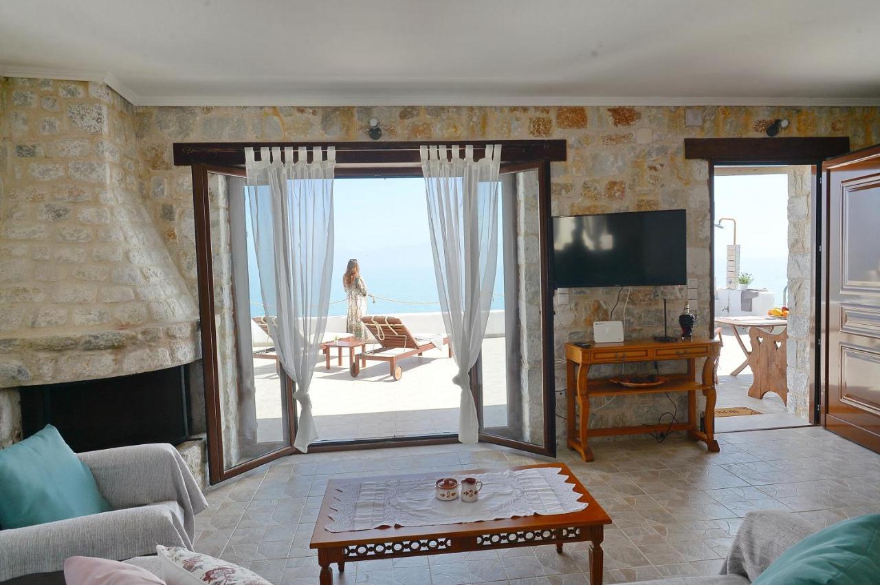 Antorina Beachfront Apartment